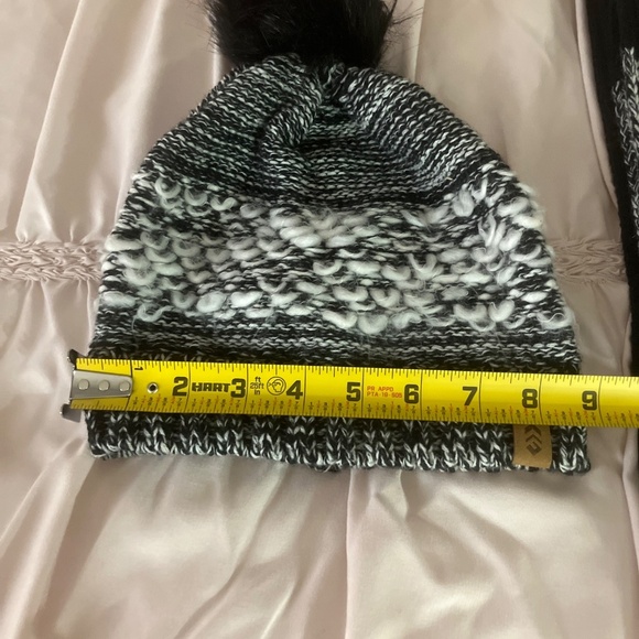 Like New - Free Country Scarf Beanie Set for Women (Knit Twist Black) - One Size - Picture 9 of 13